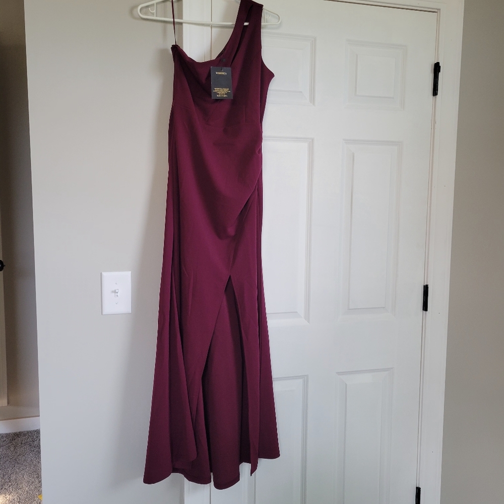 Elegant Maroon Sleeveless Dress